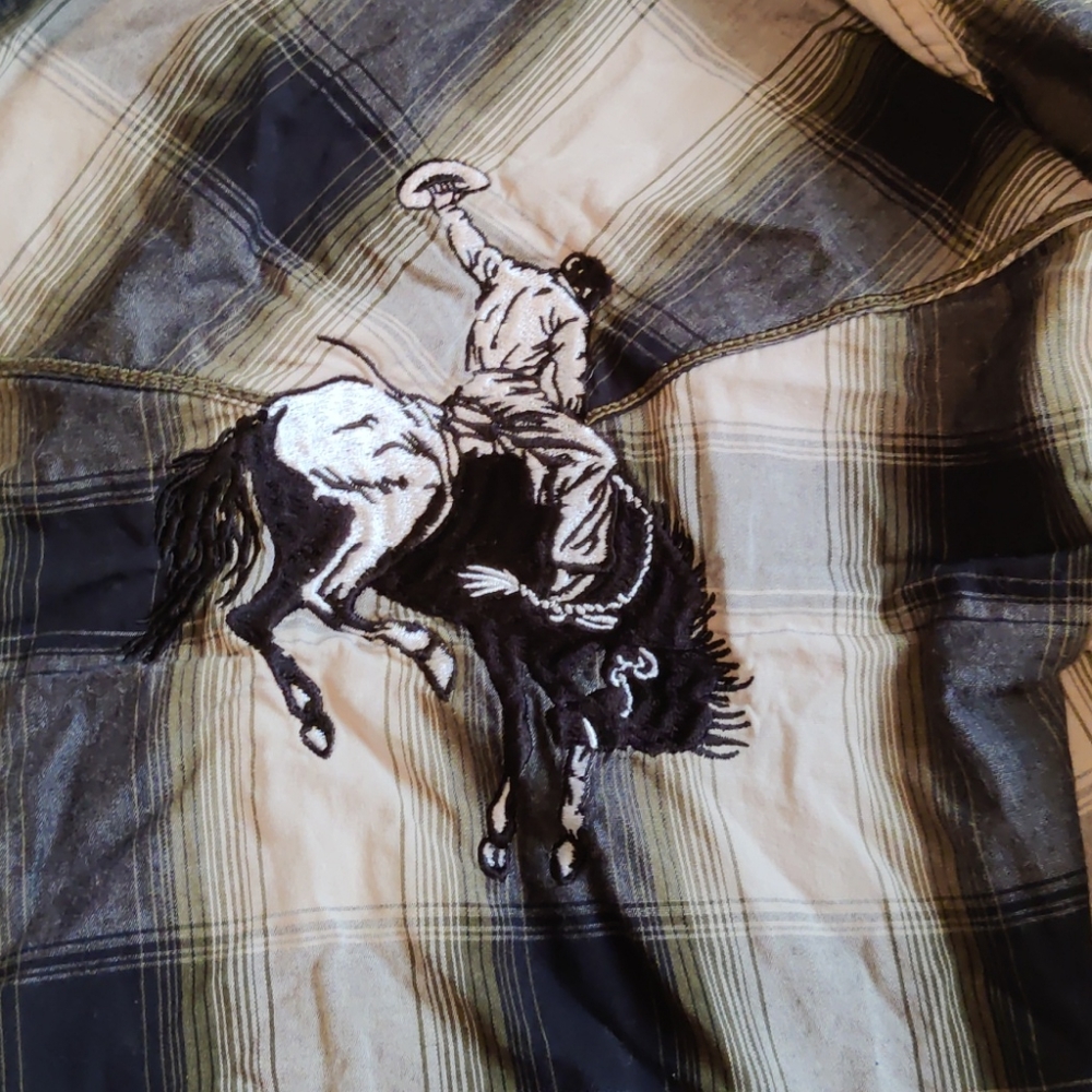 👔2 boys buttons up shirts!!